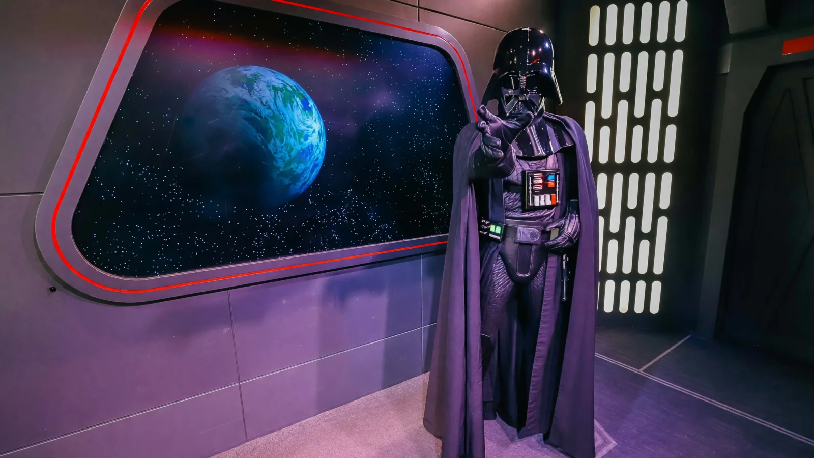 Hollywood Studios - Encounter Darth Vader