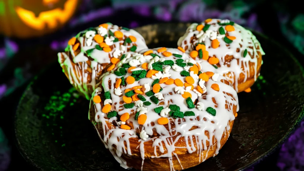 Boardwalk - mickey cinnamon roll