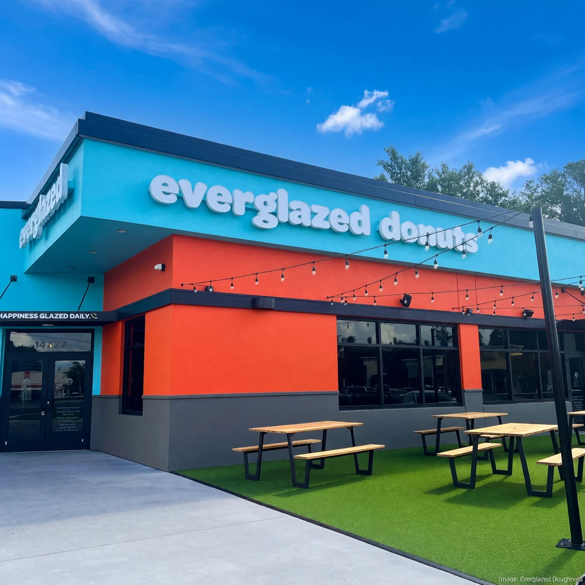 Disney Springs - Everglazed Donuts & Cold Brew
