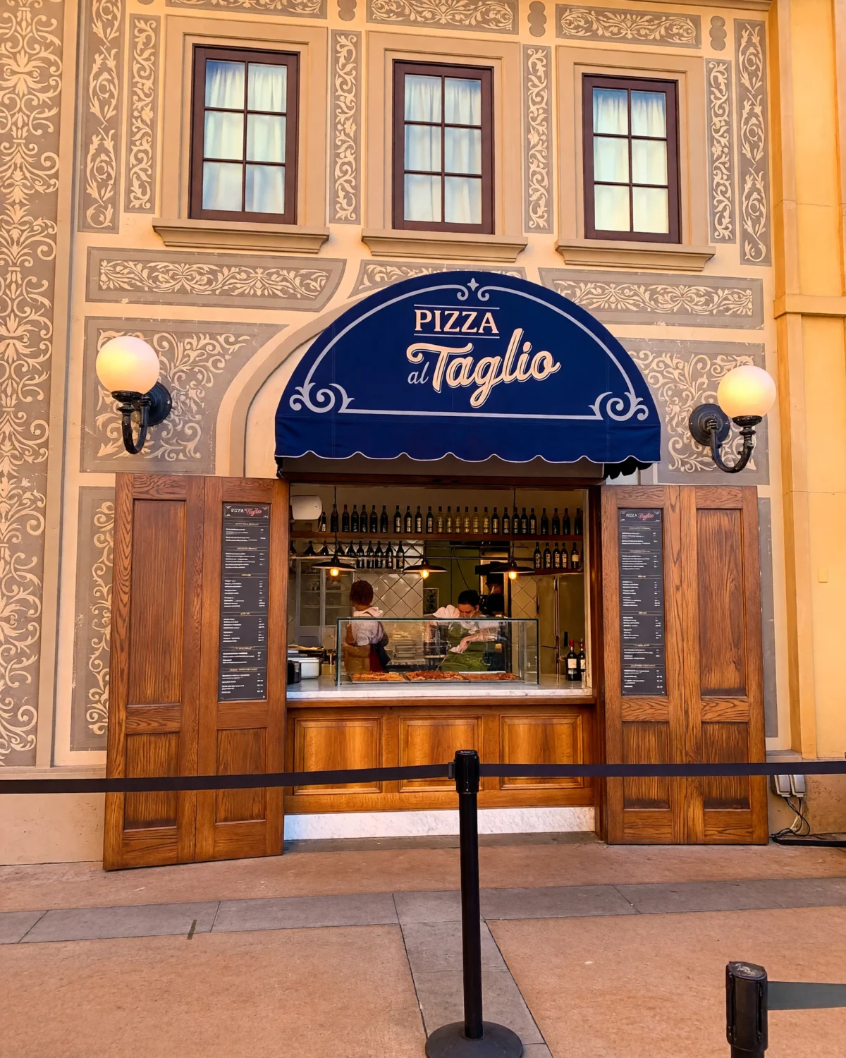 Epcot Italy - Pizza al Taglio