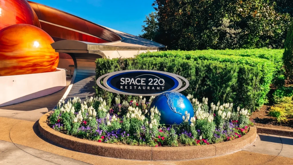 Epcot - Space 220 Restaurant and Lounge