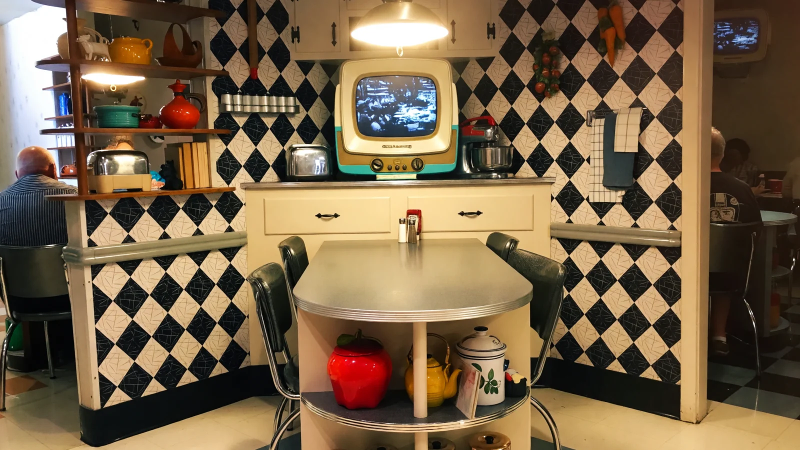Hollywood Studios - 50's Prime Time Cafe