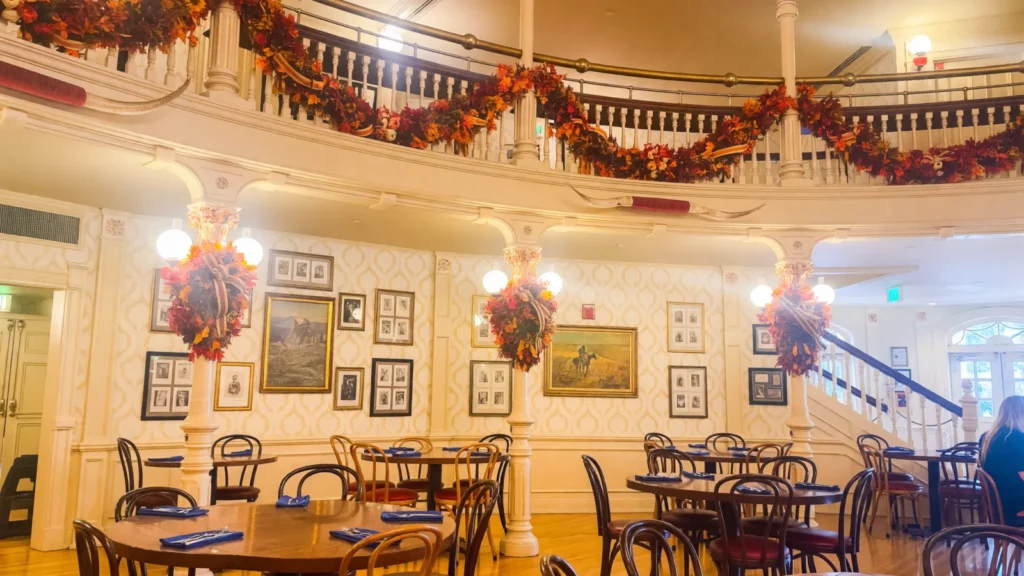 Magic Kingdom - The Diamond Horseshoe