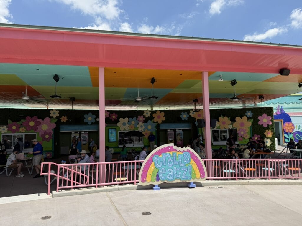 Troll Eatz! - Exterior